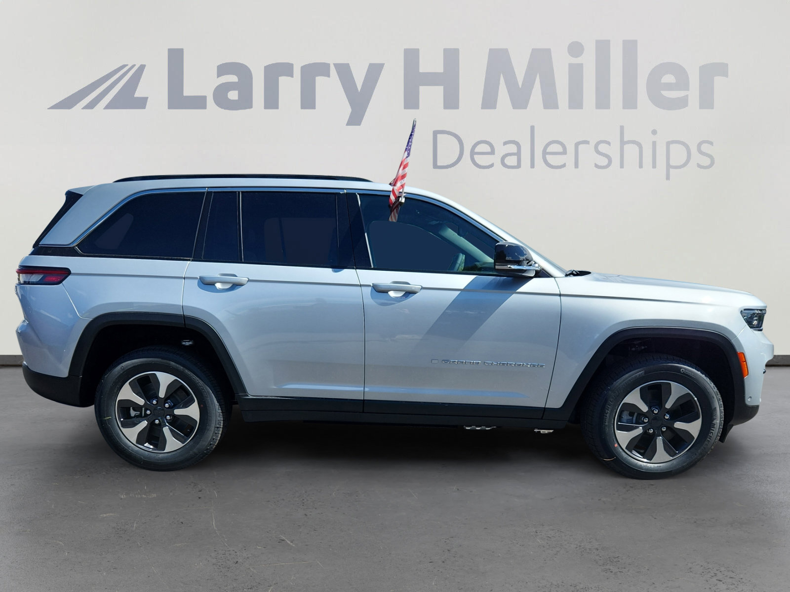 New 2025 Jeep Grand Cherokee Limited 4xe w/ Luxury Tech Group II AWD/4WD image 6