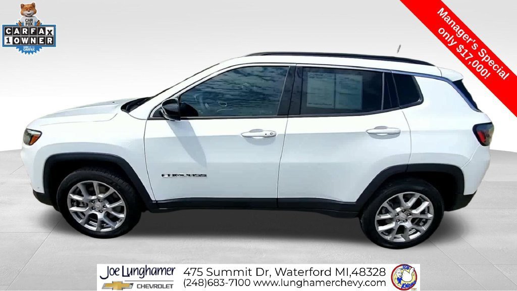 Used 2024 Jeep Compass Latitude w/ Sun and Sound Group AWD/4WD image 6