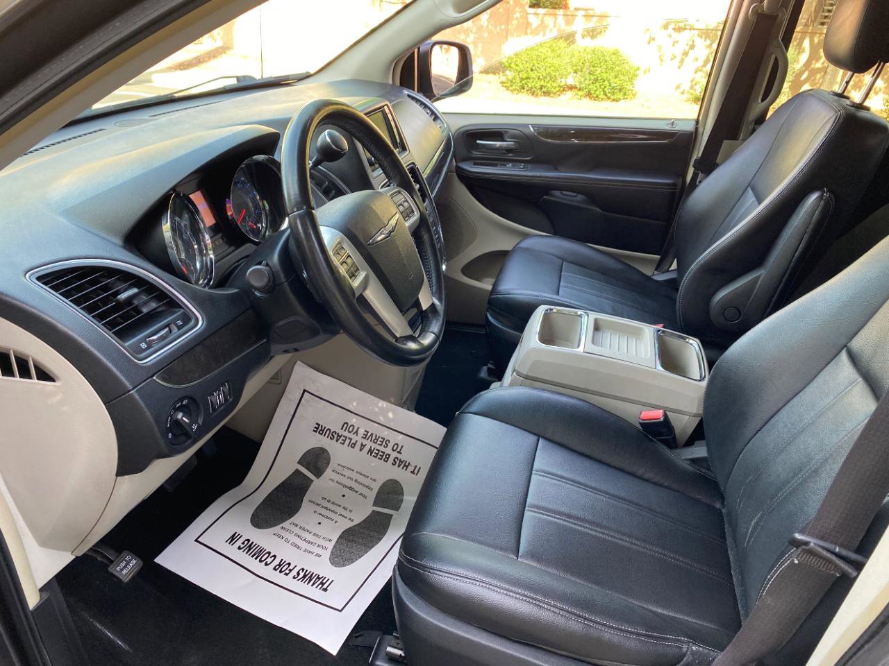 Used 2016 Chrysler Town & Country Touring FWD image 37