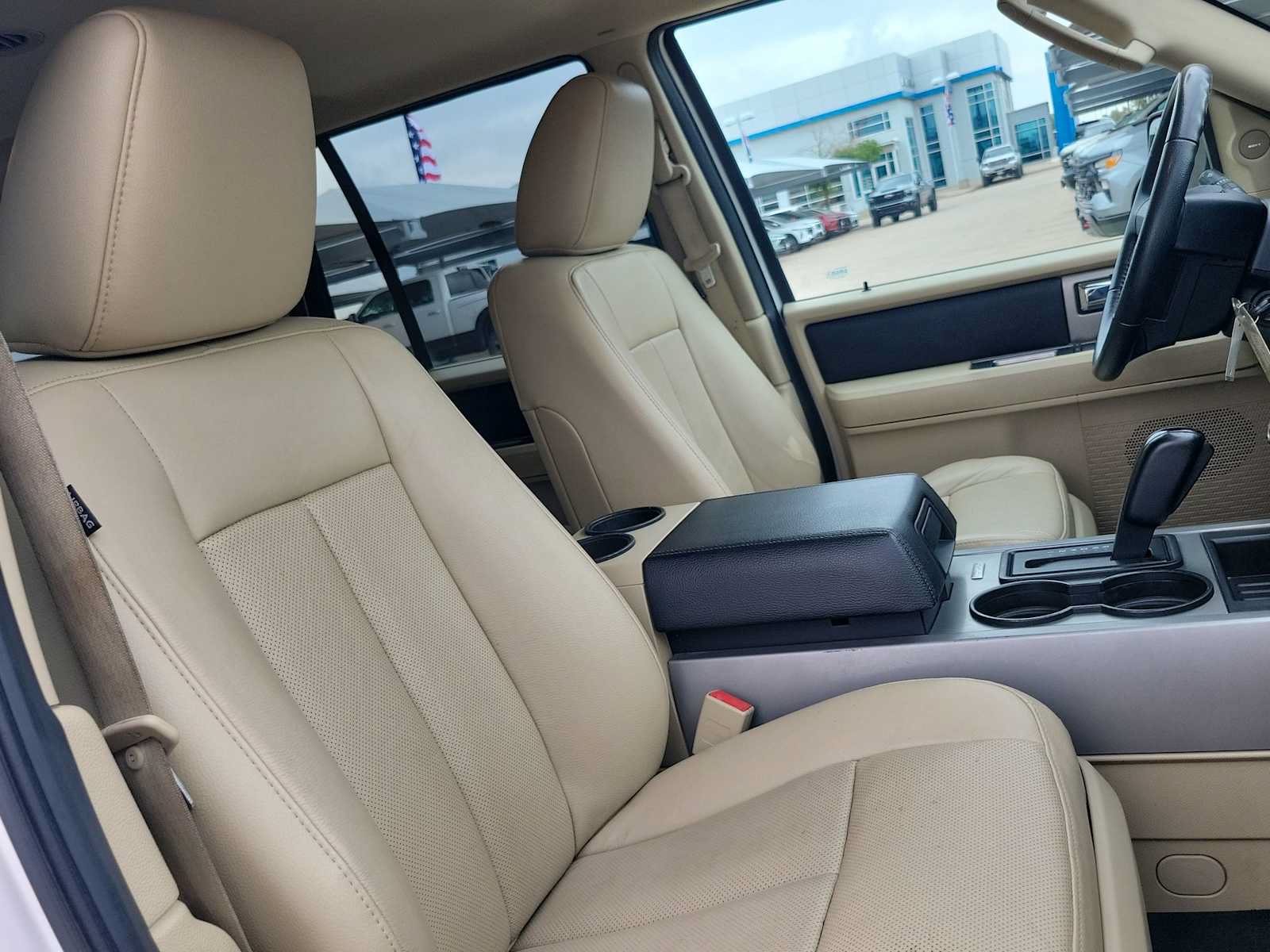 Used 2017 Ford Expedition EL XLT w/ Equipment Group 202A RWD image 18