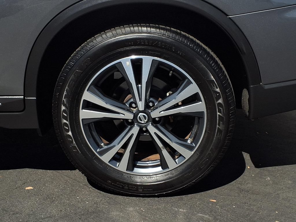 Used 2018 Nissan Rogue SL FWD image 4