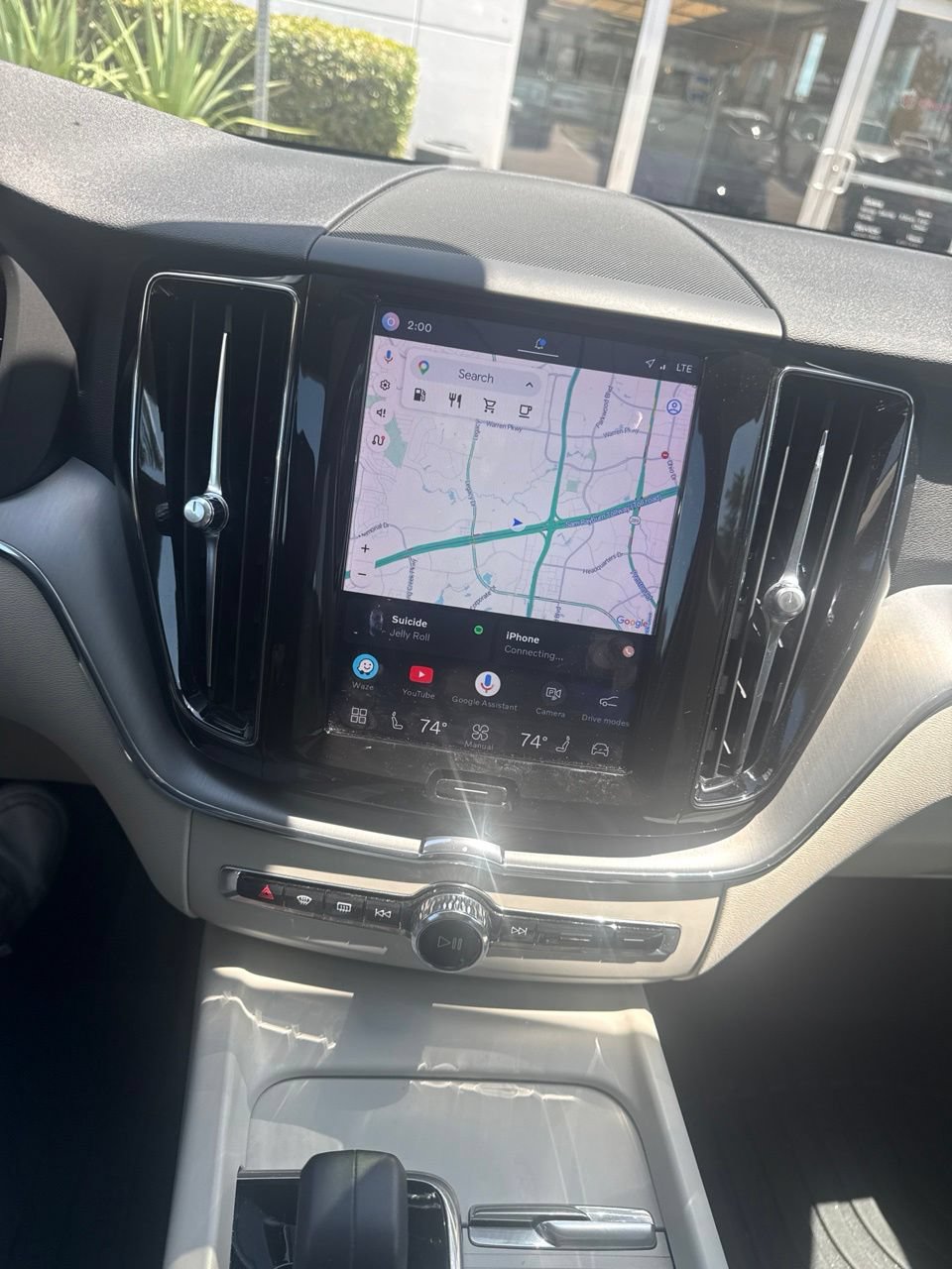 Used 2022 Volvo XC60 B5 Momentum FWD image 3