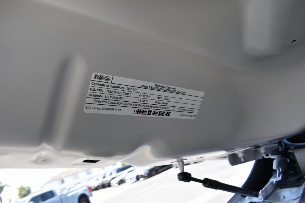 Used 2025 Ford F450 Lariat w/ FX4 Off-Road Package image 34