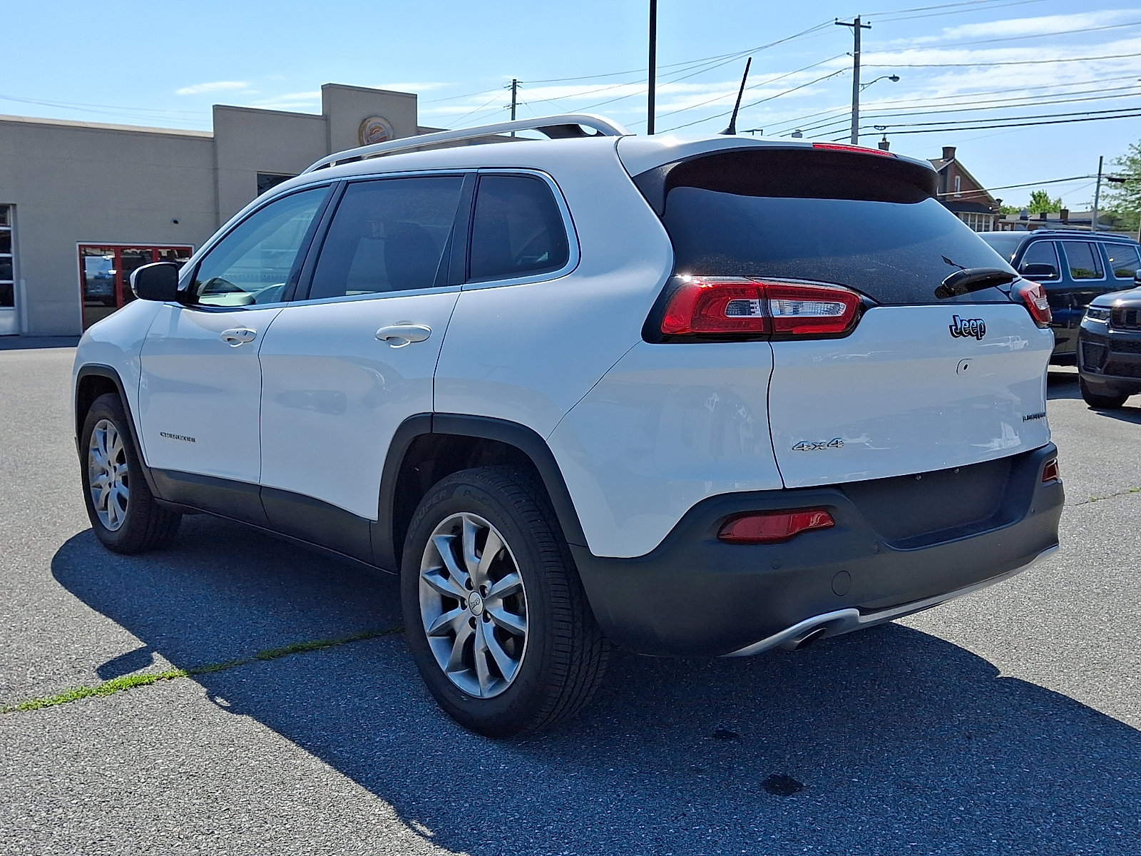 Used 2018 Jeep Cherokee Limited AWD/4WD image 5