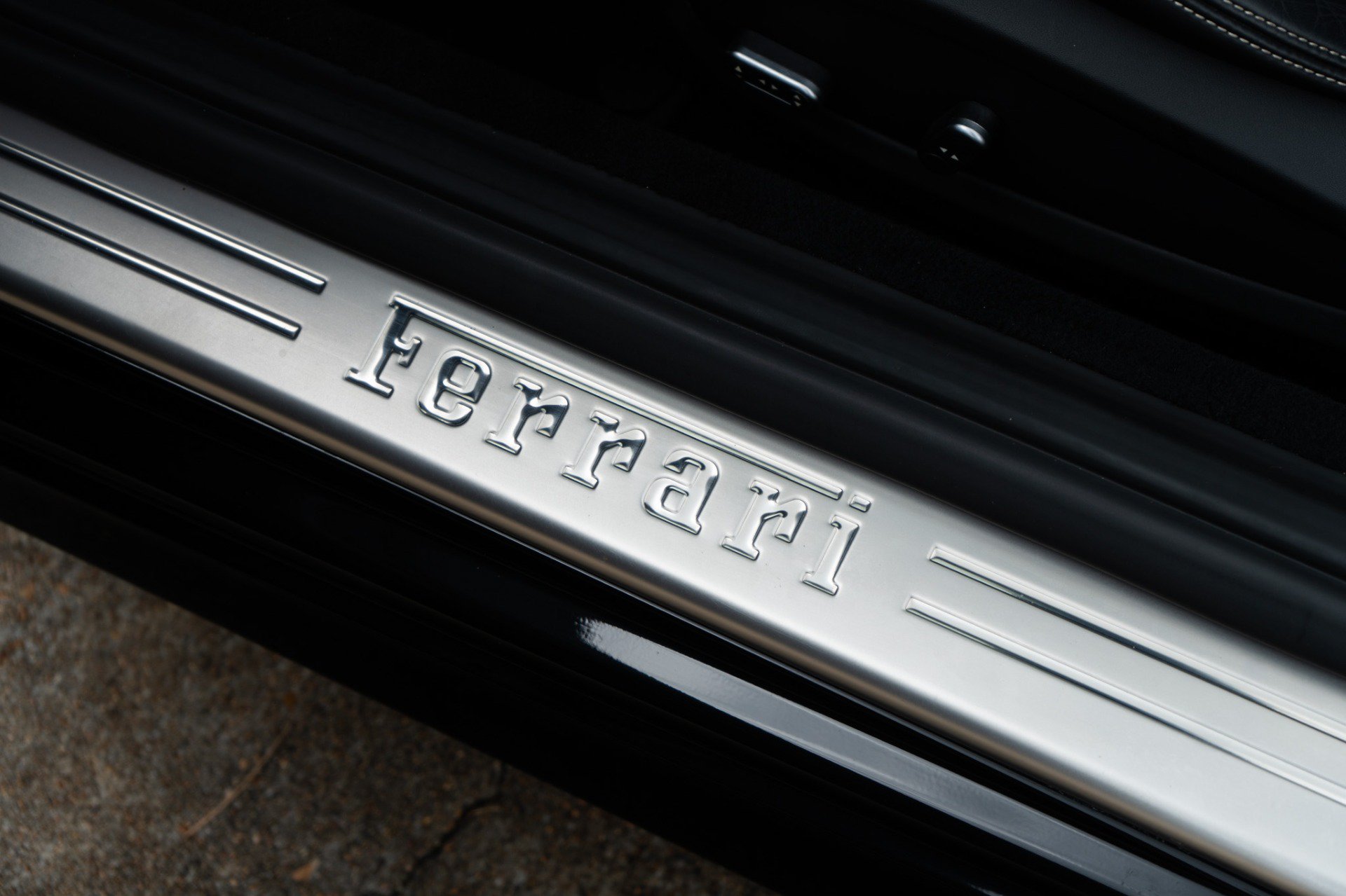 Used 2018 Ferrari California T RWD image 46