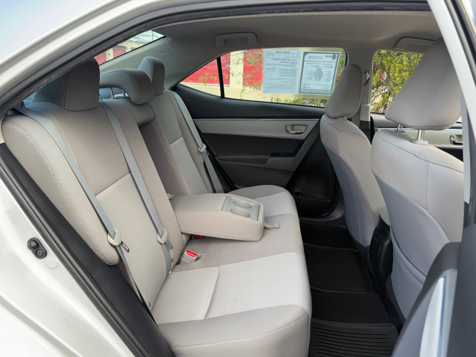 Used 2016 Toyota Corolla LE FWD image 29