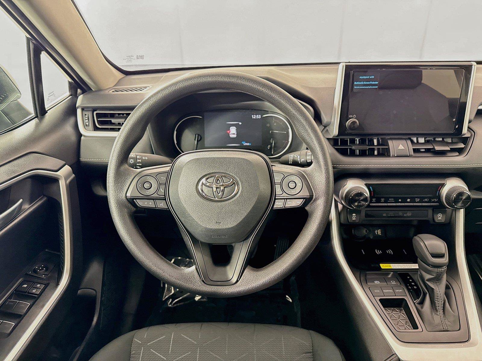 Certified 2025 Toyota RAV4 XLE FWD image 31