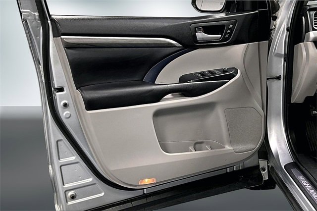 Used 2017 Toyota Highlander Limited w/ Protection Package #3 image 21