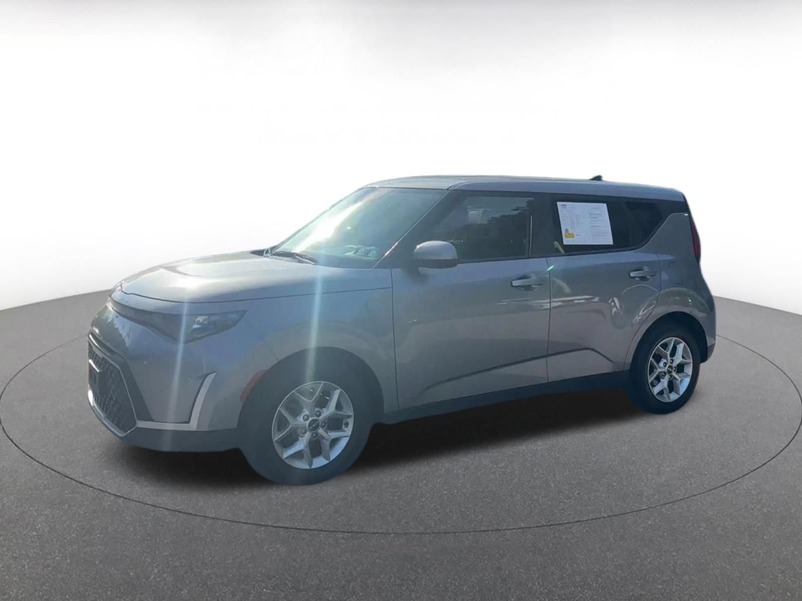 Used 2025 Kia Soul LX w/ LX Technology Package FWD image 7