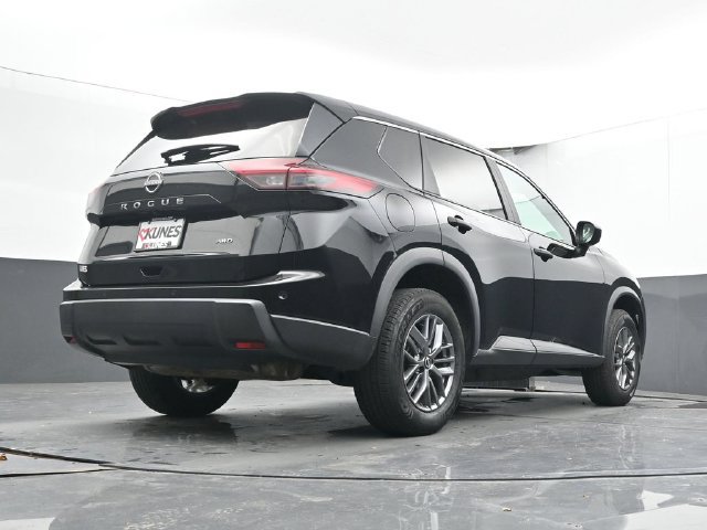 Used 2024 Nissan Rogue S AWD/4WD image 41