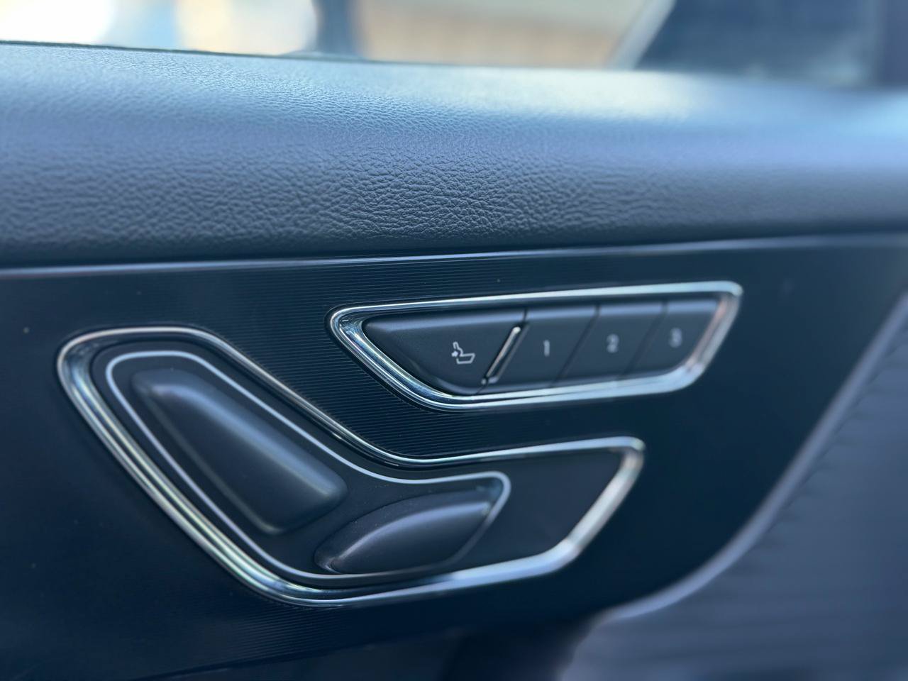 Used 2020 Lincoln Corsair AWD w/ Premium Package image 21