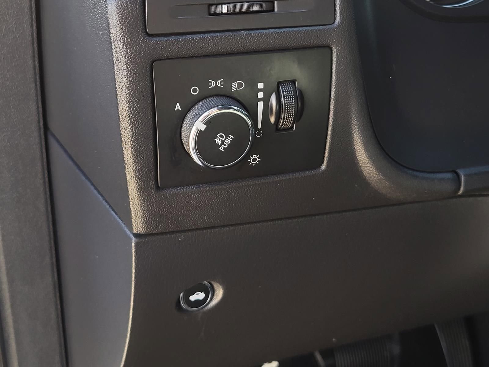 Used 2014 Dodge Challenger R/T image 21