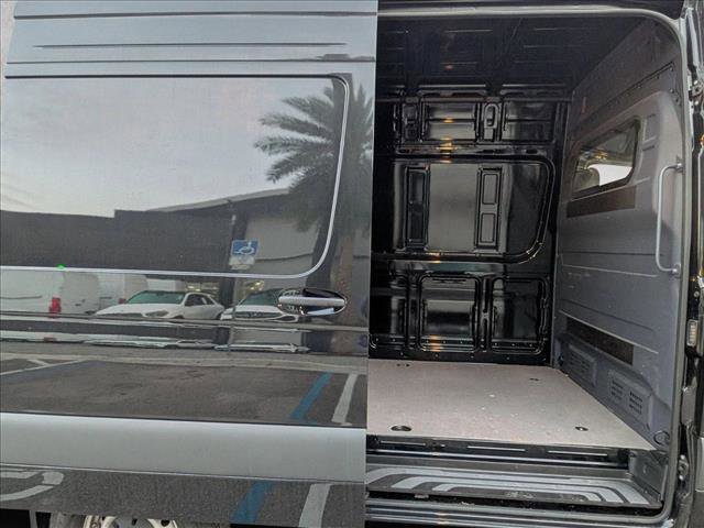 Used 2024 Mercedes-Benz Sprinter 2500 image 15