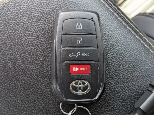 Used 2024 Toyota Corolla Cross AWD Hybrid w/ Convenience Package image 34