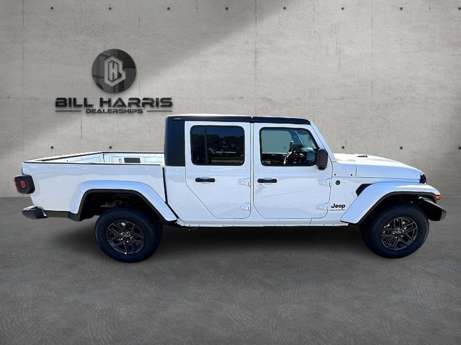 New 2025 Jeep Gladiator Sport image 4