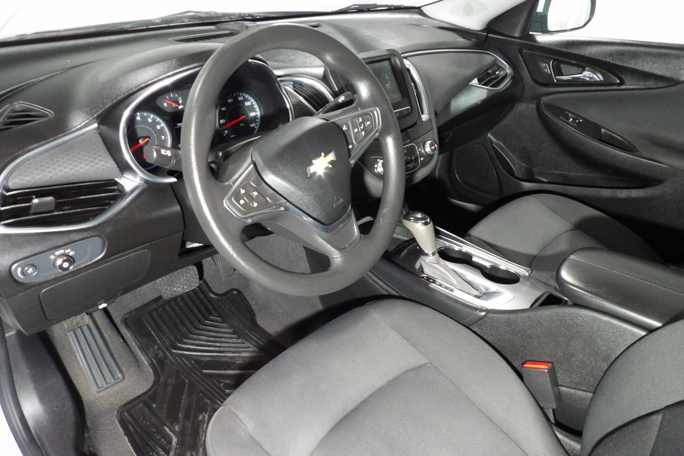 Used 2018 Chevrolet Malibu LT FWD image 9