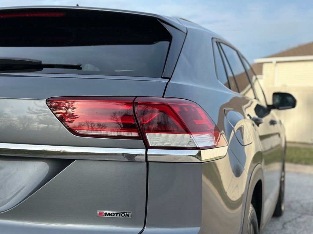 Used 2020 Volkswagen Atlas Cross Sport SE w/ Panoramic Sunroof Package image 12