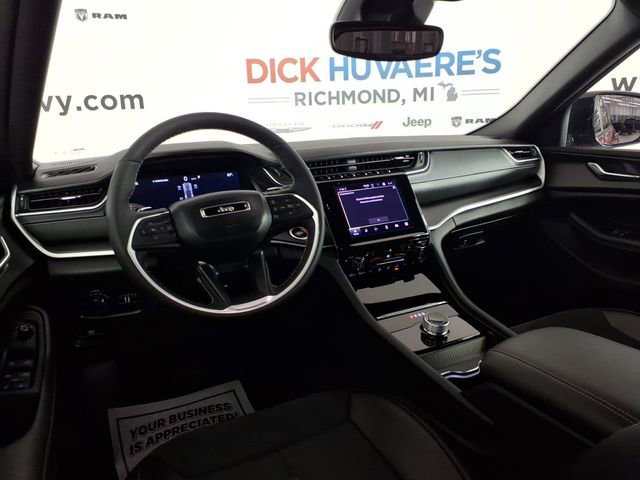 Used 2024 Jeep Grand Cherokee Altitude image 8