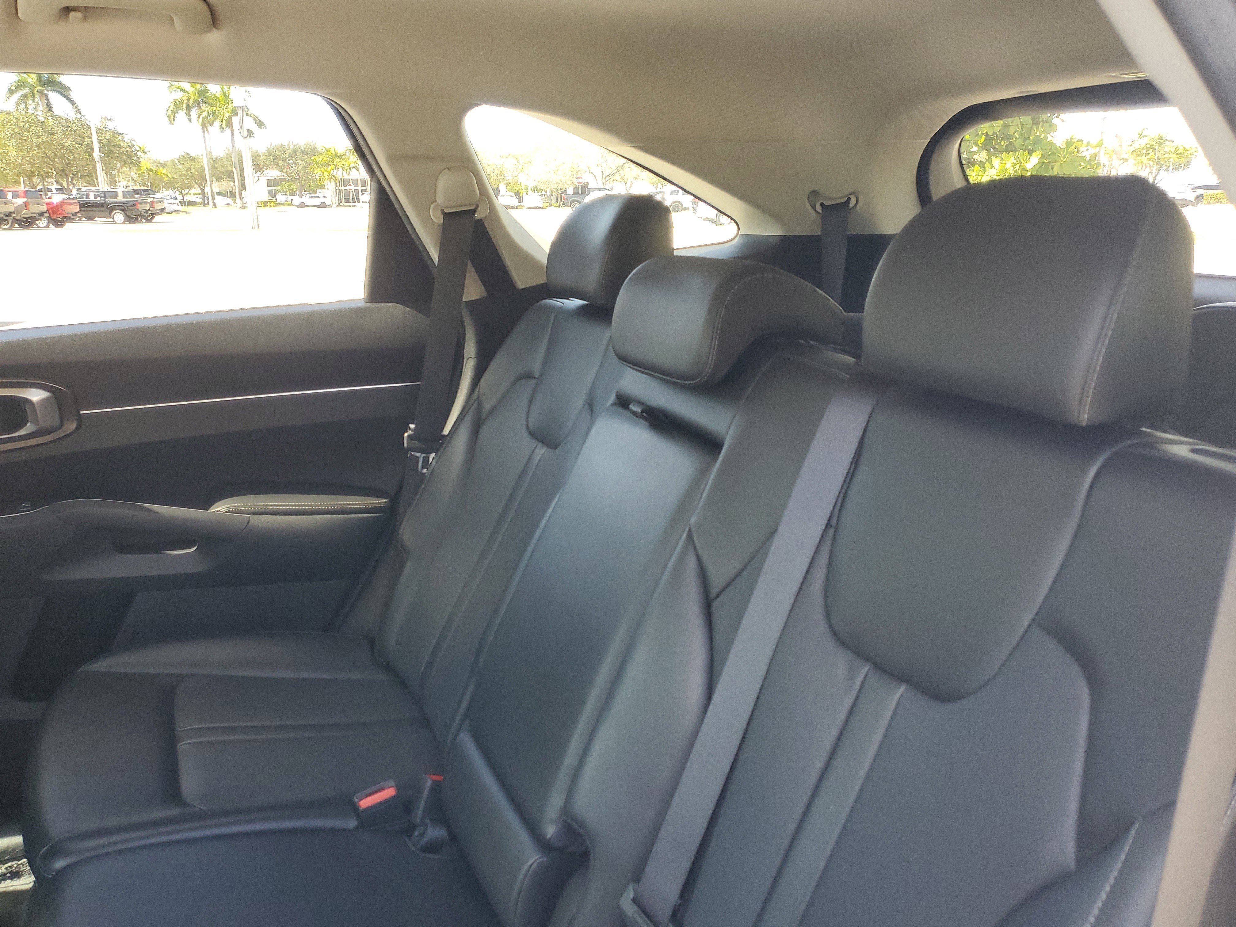 Used 2022 Kia Sorento S image 13