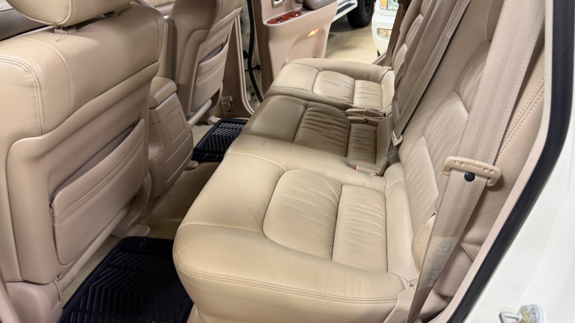 Used 2000 Lexus LX 470 4WD image 32
