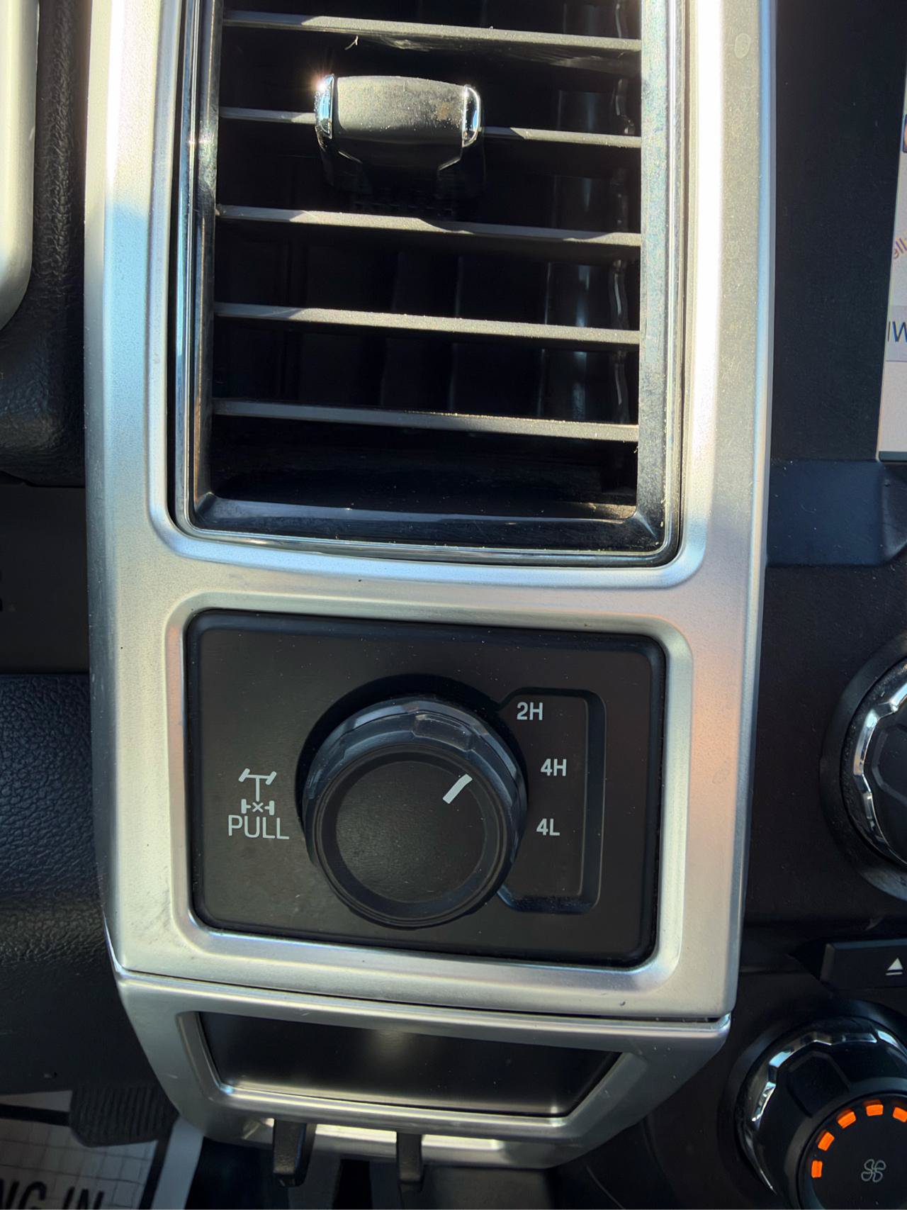 Used 2018 Ford F150 XLT w/ Equipment Group 302A Luxury AWD/4WD image 14