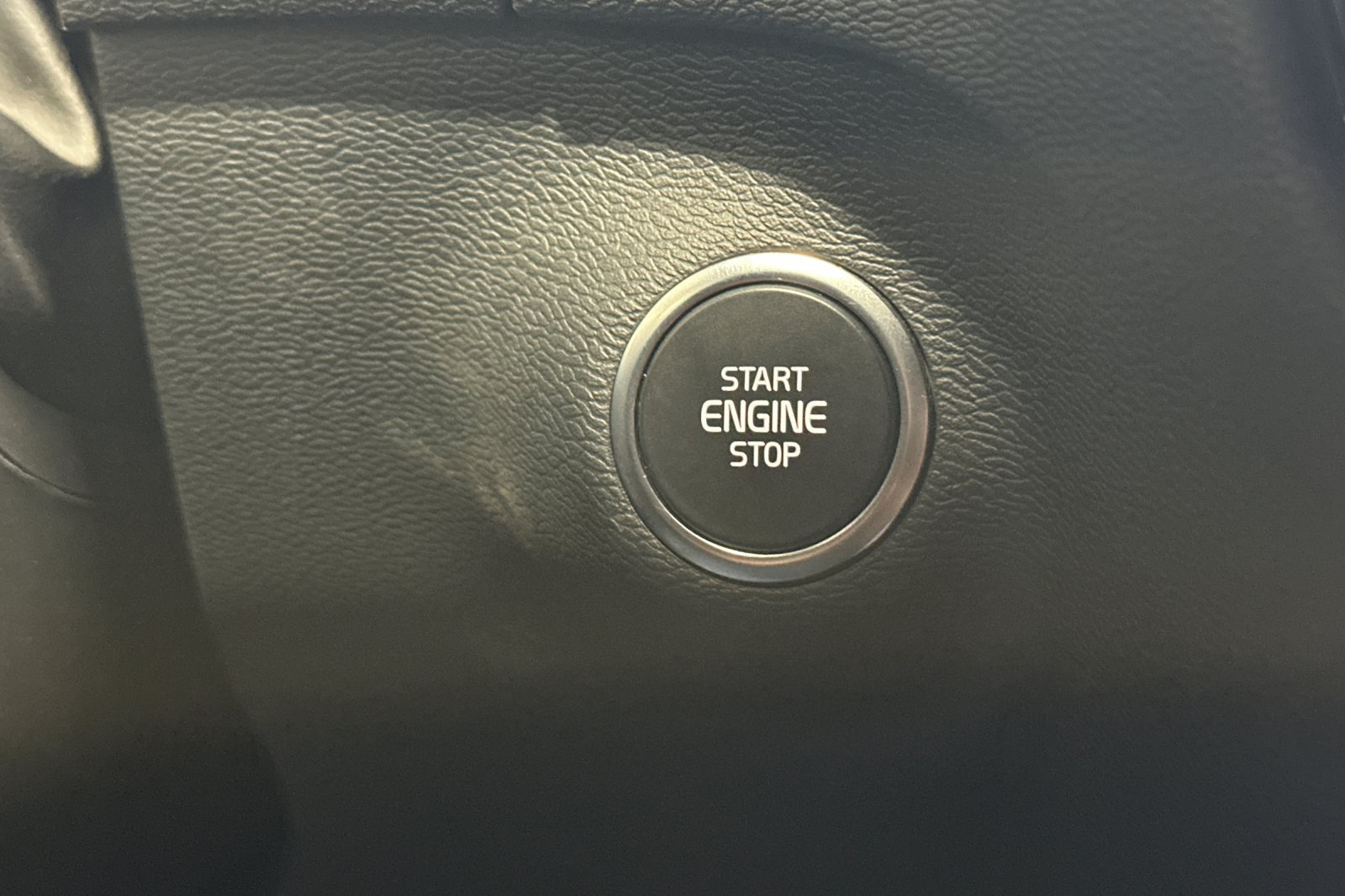 Certified 2025 Volvo XC40 B5 Ultra AWD/4WD image 26