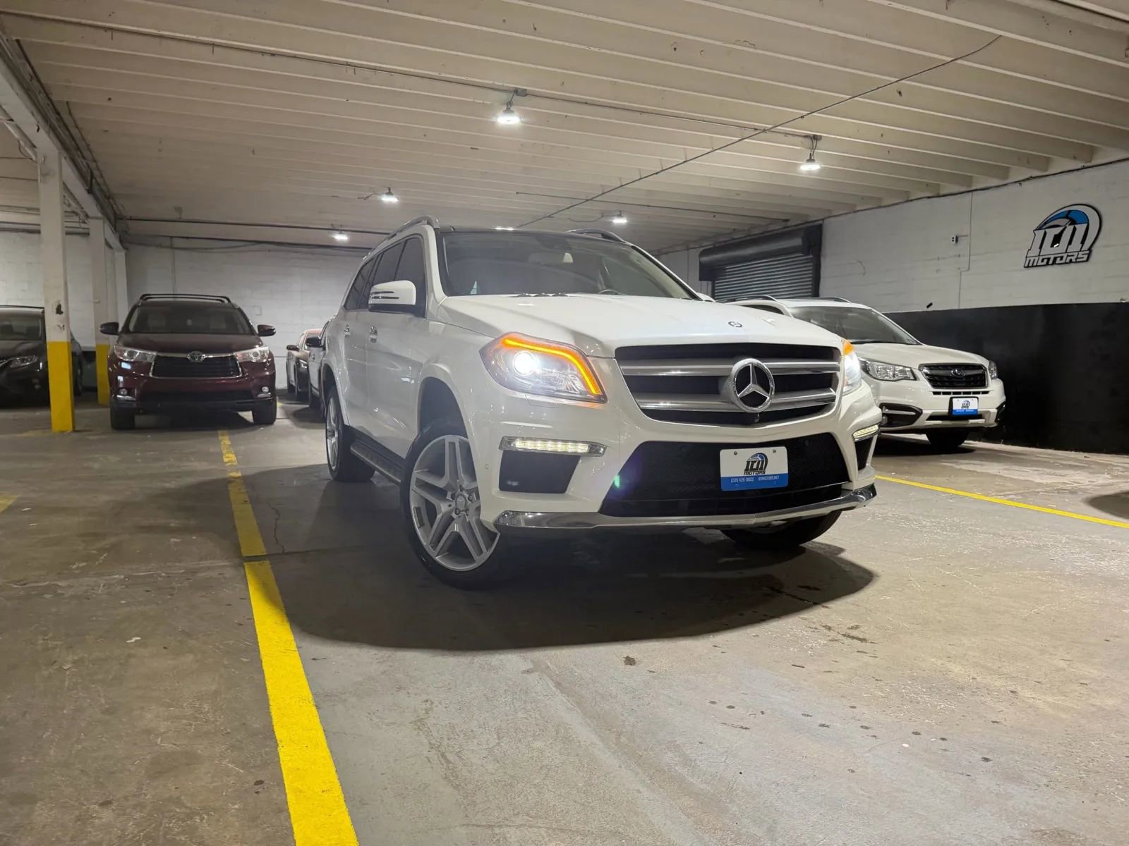 Used 2015 Mercedes-Benz GL 550 4MATIC image 6