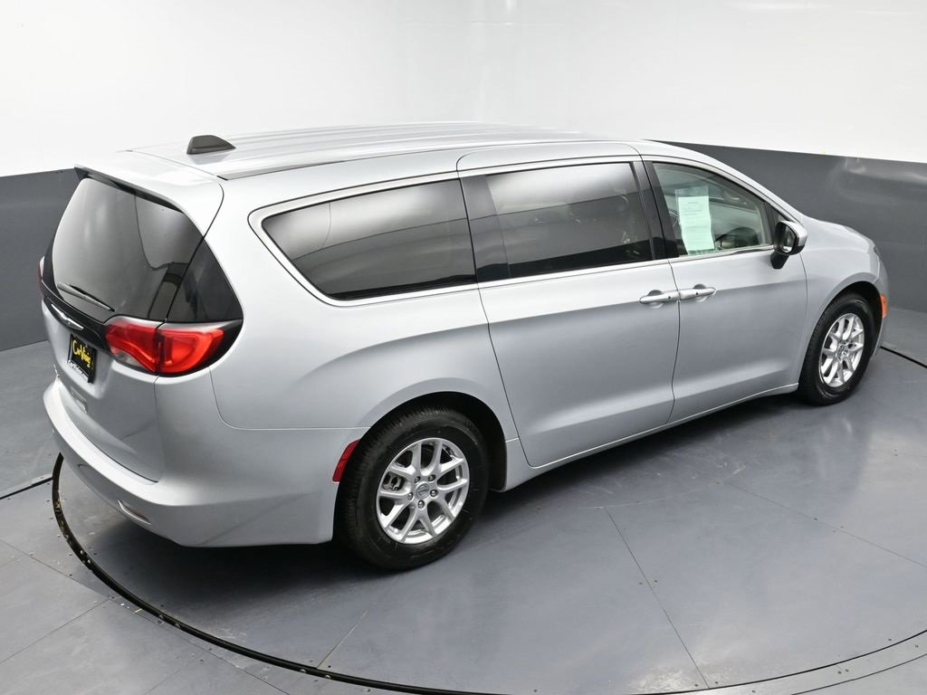 Used 2023 Chrysler Voyager LX image 43