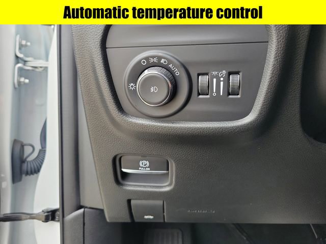 Used 2023 Jeep Grand Cherokee Limited AWD/4WD image 19