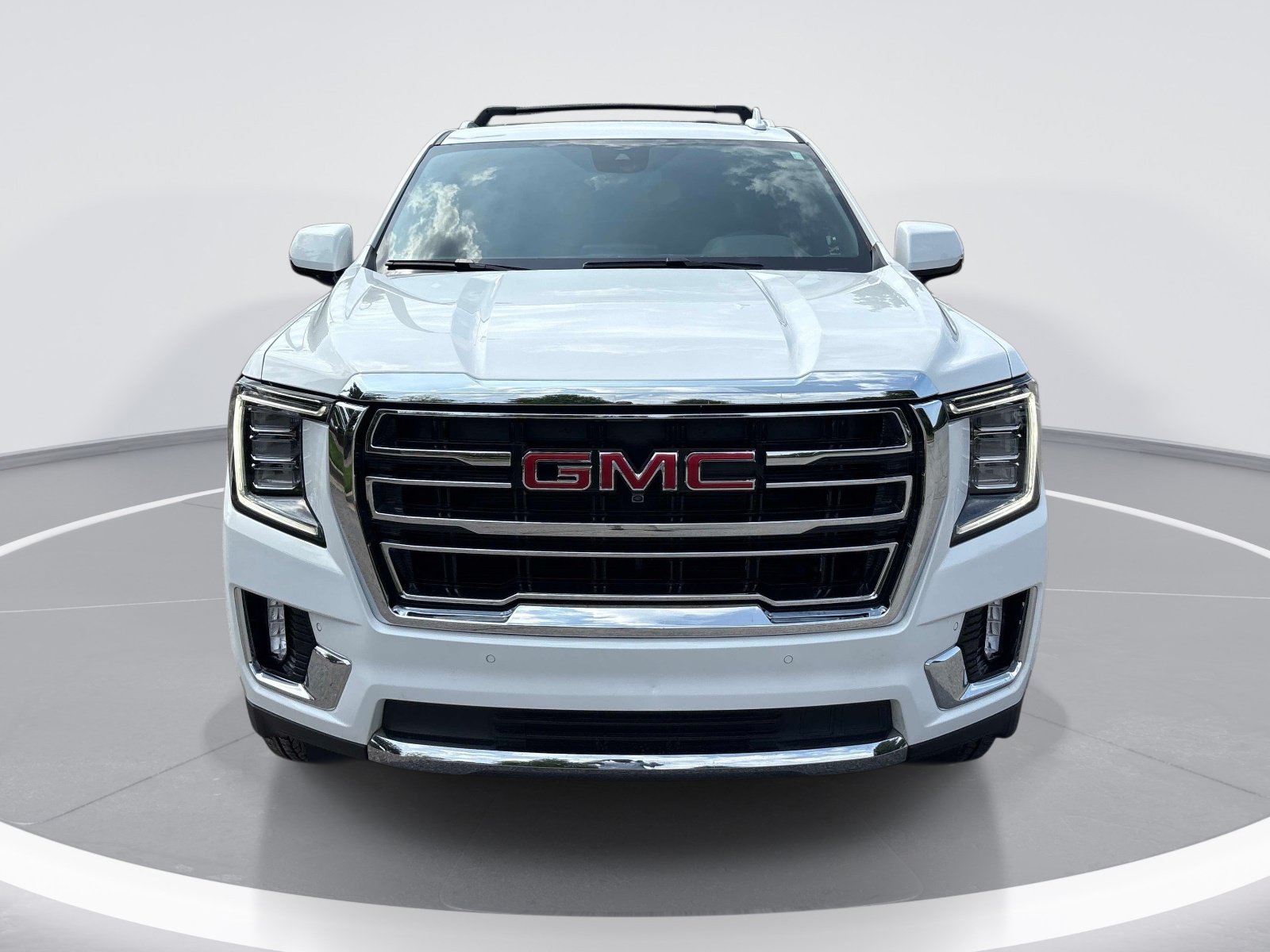 Used 2023 GMC Yukon SLT w/ SLT Premium Package AWD/4WD image 2
