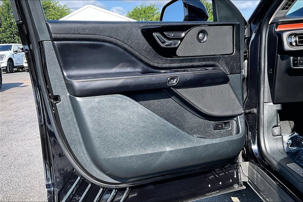Used 2024 Lincoln Aviator Reserve AWD/4WD image 22