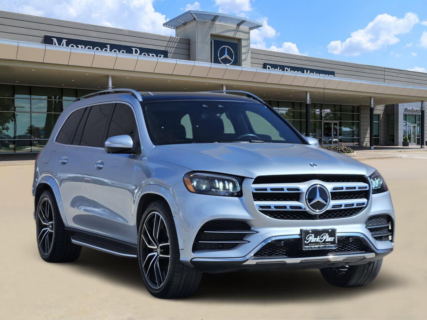 Used 2023 Mercedes-Benz GLS 450 4MATIC image 2