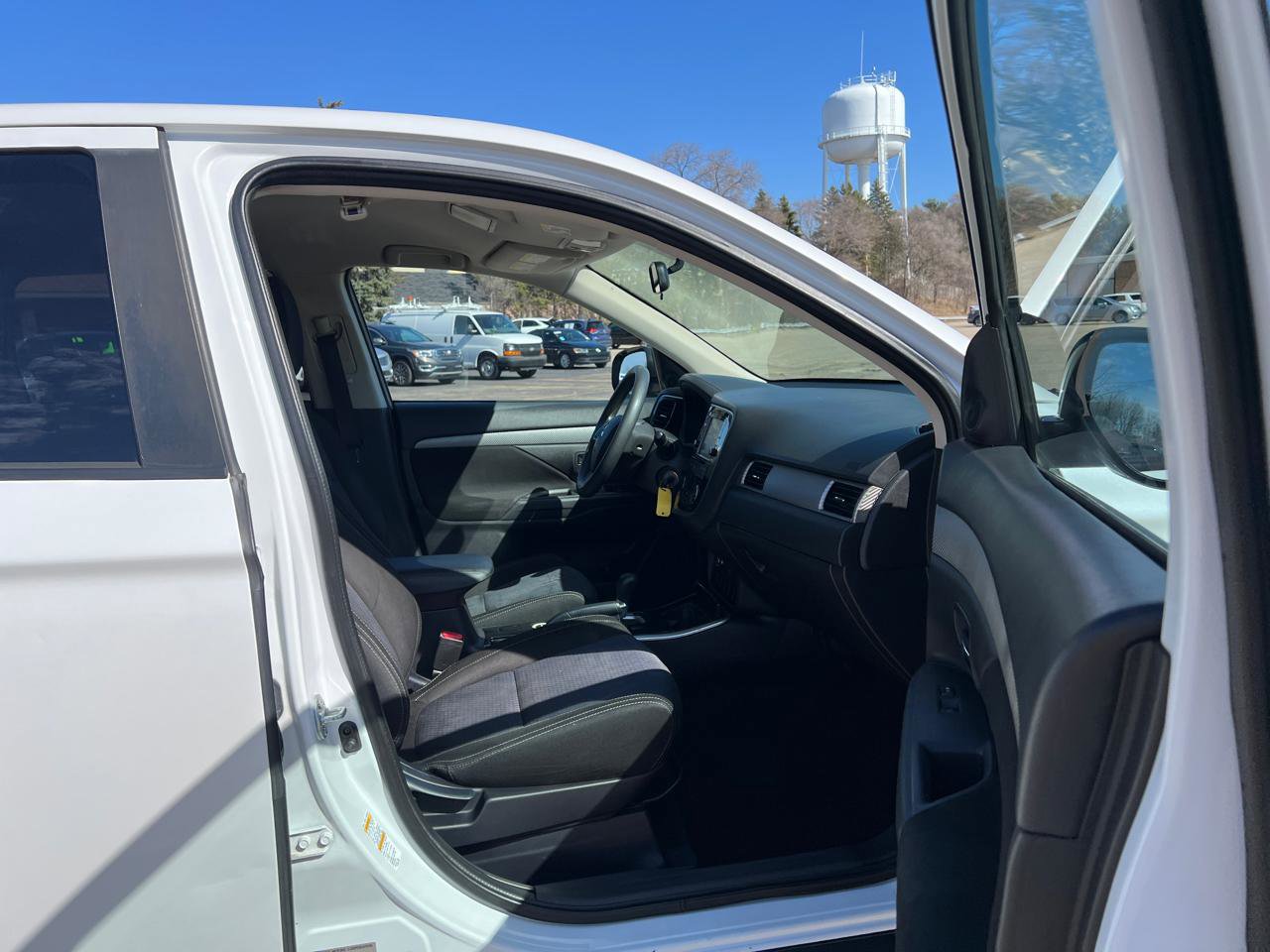 Used 2018 Mitsubishi Outlander ES image 38