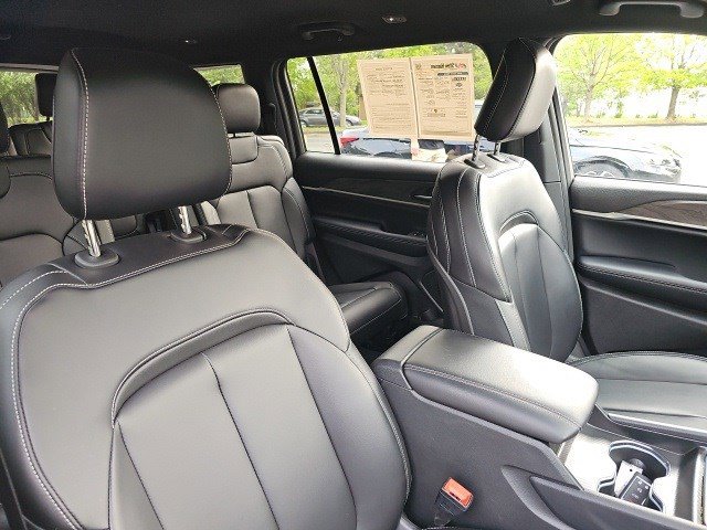 Used 2024 Jeep Grand Cherokee L Limited image 12