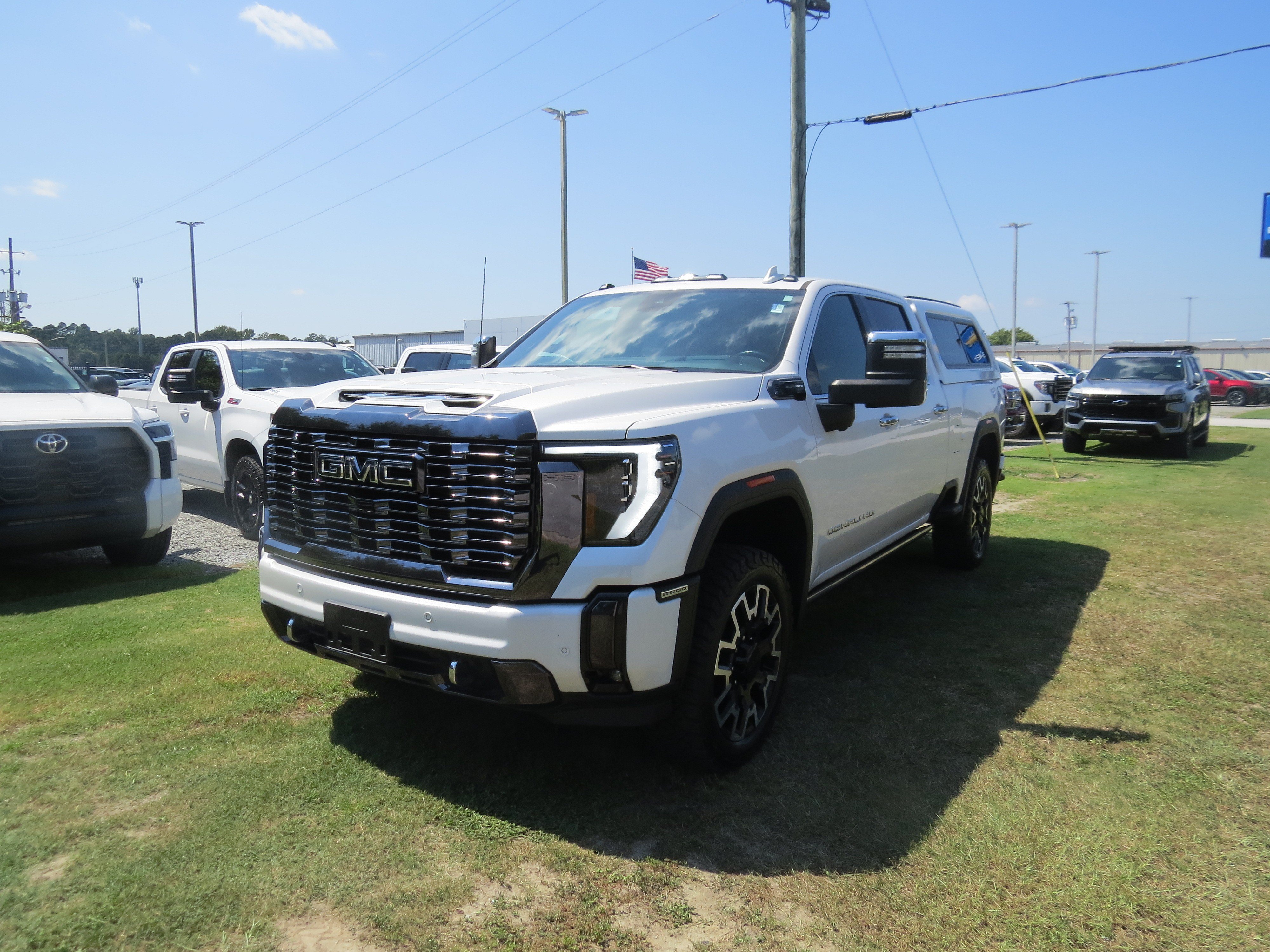 Used 2024 GMC Sierra 2500 Denali Ultimate AWD/4WD image 7
