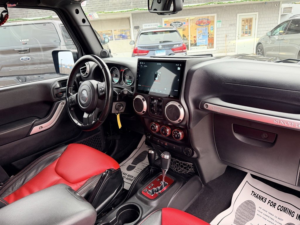 Used 2013 Jeep Wrangler Unlimited Sahara image 27