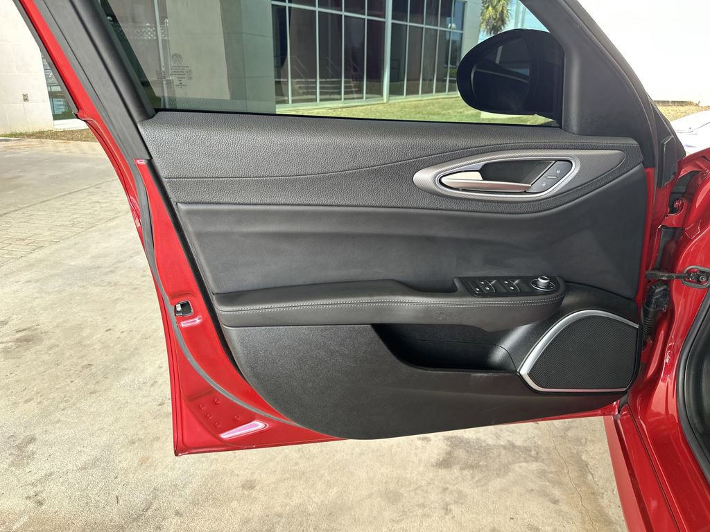 Used 2019 Alfa Romeo Giulia Ti Sport w/ Quick Order Package 22U Sport RWD image 10