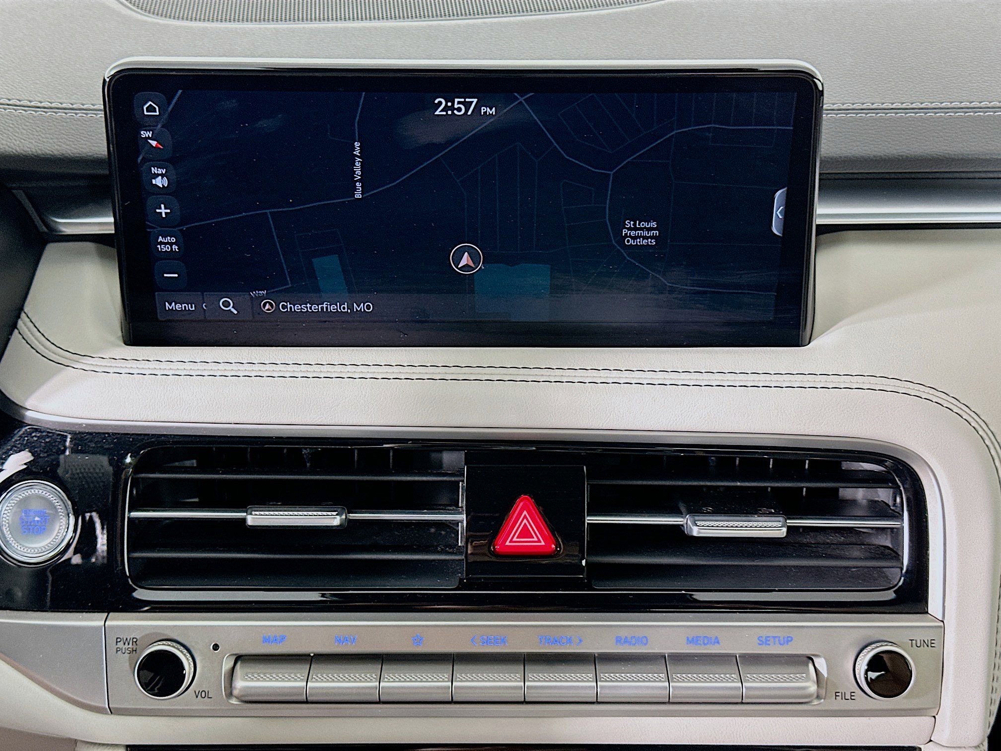 Used 2025 Genesis G70 2.5T image 22