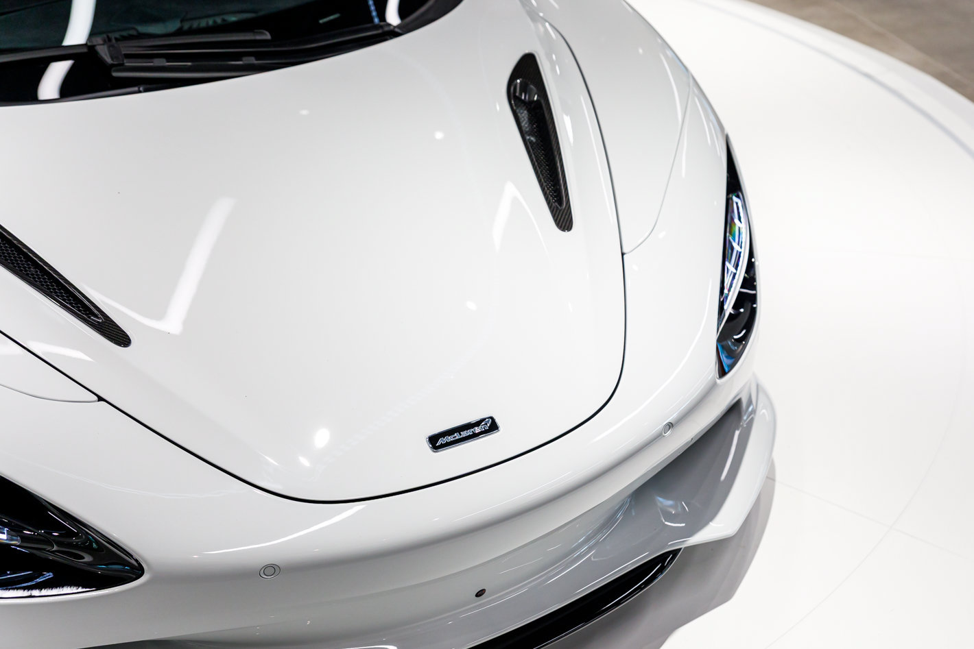 Used 2027 McLaren 750S RWD image 33