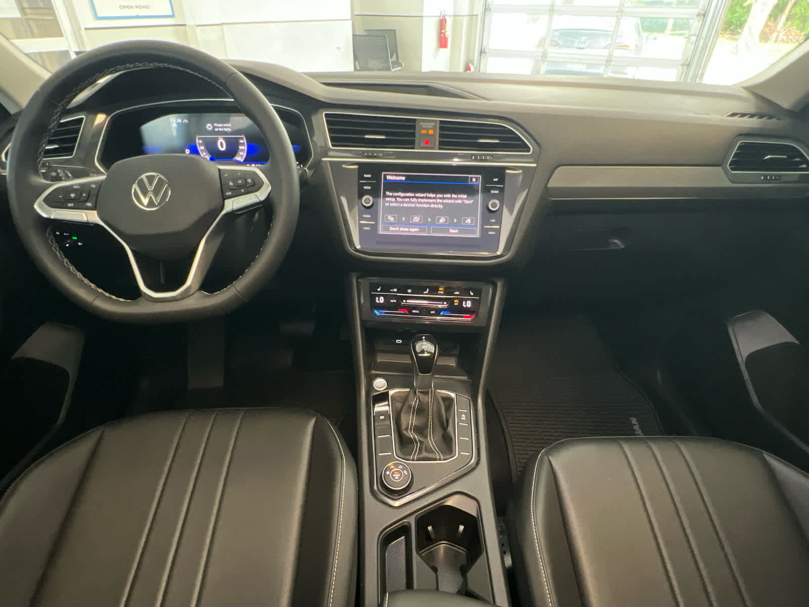Used 2023 Volkswagen Tiguan SE w/ Panoramic Sunroof Package AWD/4WD image 15