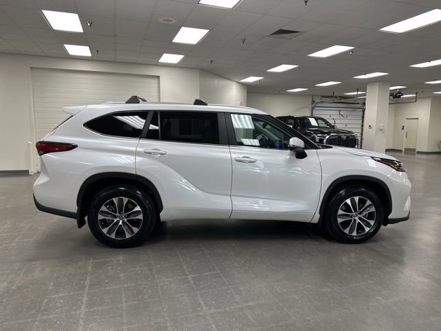 Used 2023 Toyota Highlander XLE AWD/4WD image 8