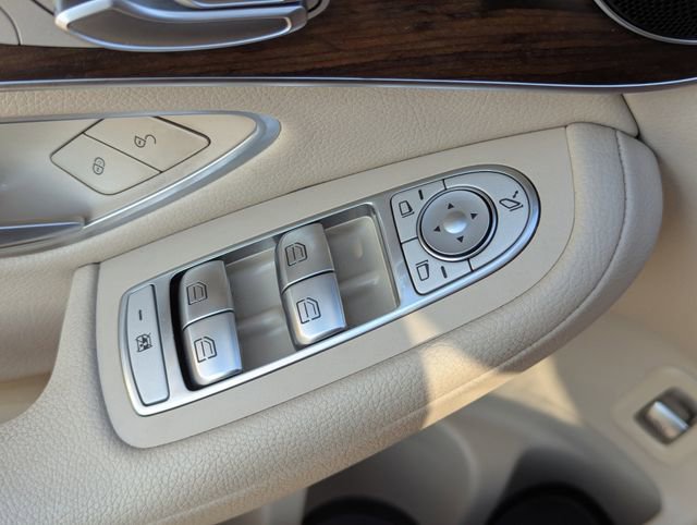 Used 2022 Mercedes-Benz GLC 300 4MATIC image 24