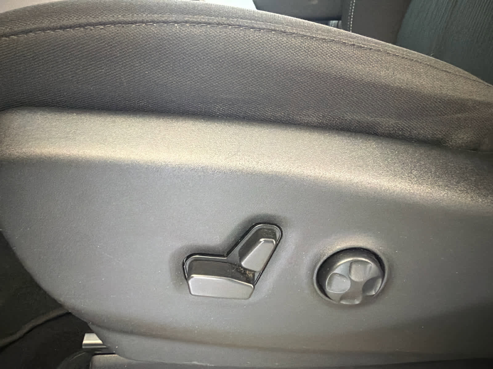 Used 2023 Chrysler Voyager LX FWD image 13
