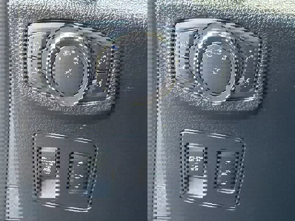 Used 2019 Ford F150 Lariat image 31