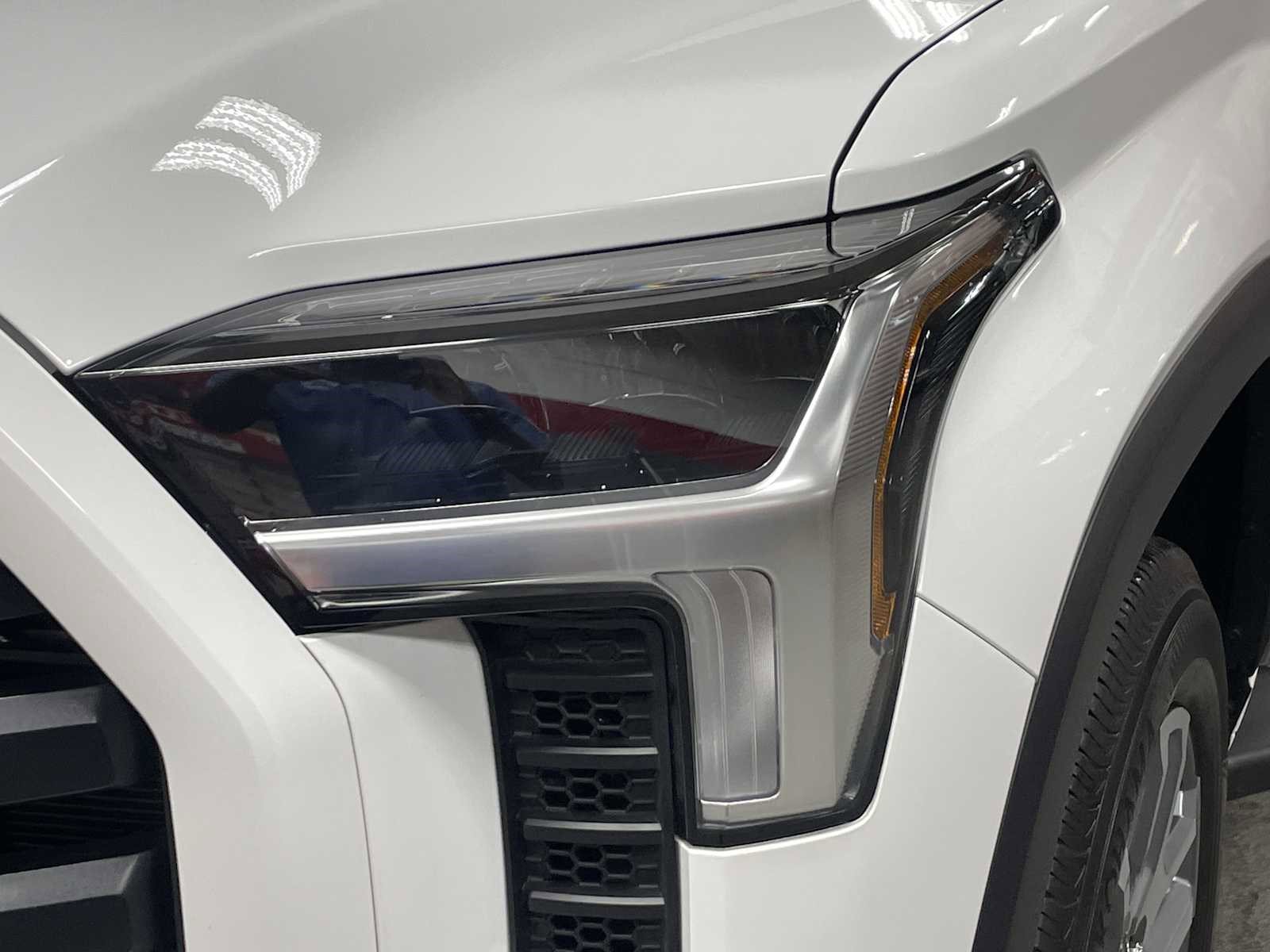 Used 2024 Toyota Tundra Limited w/ Power Package AWD/4WD image 6