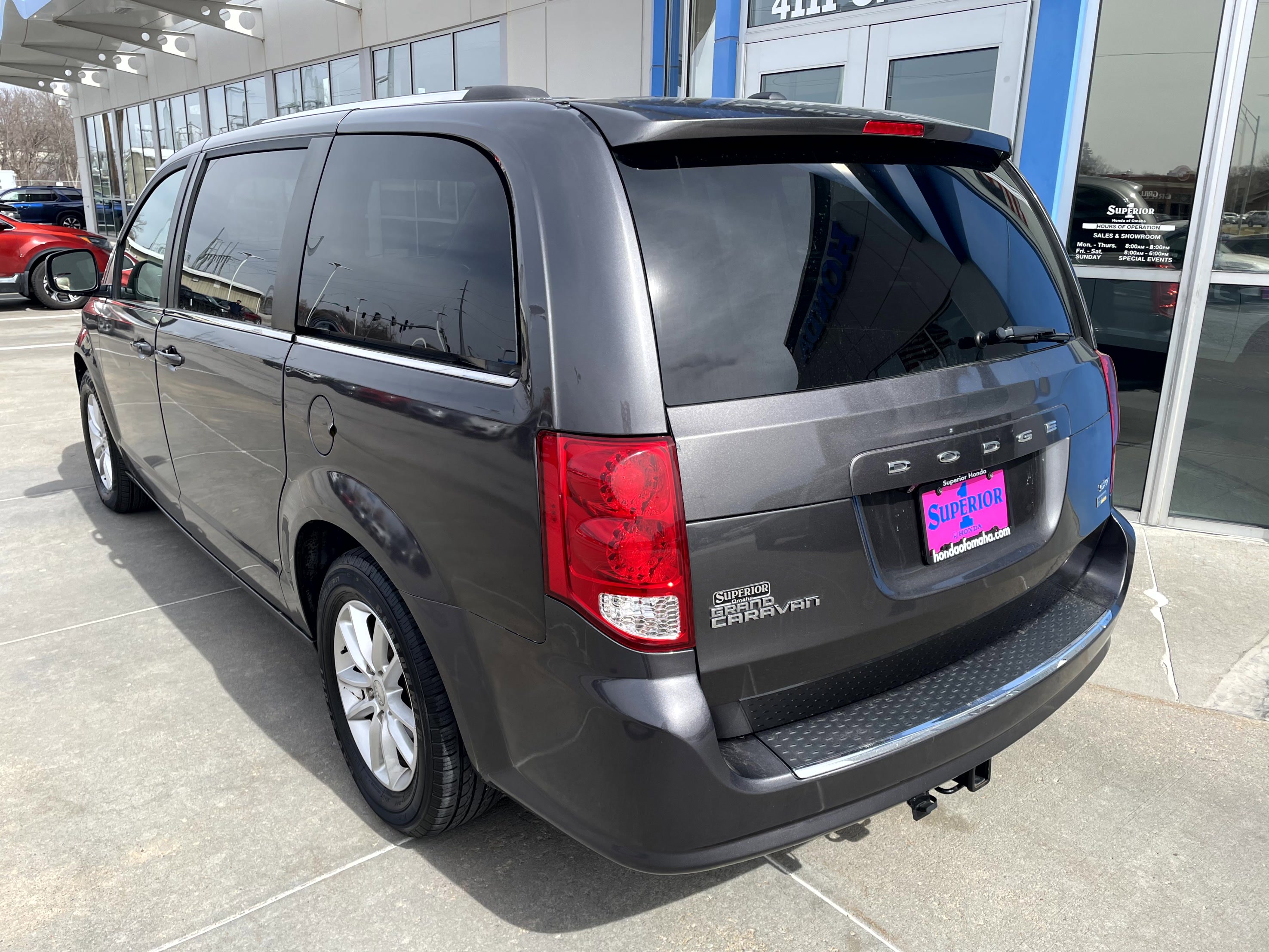Used 2018 Dodge Grand Caravan SXT image 2