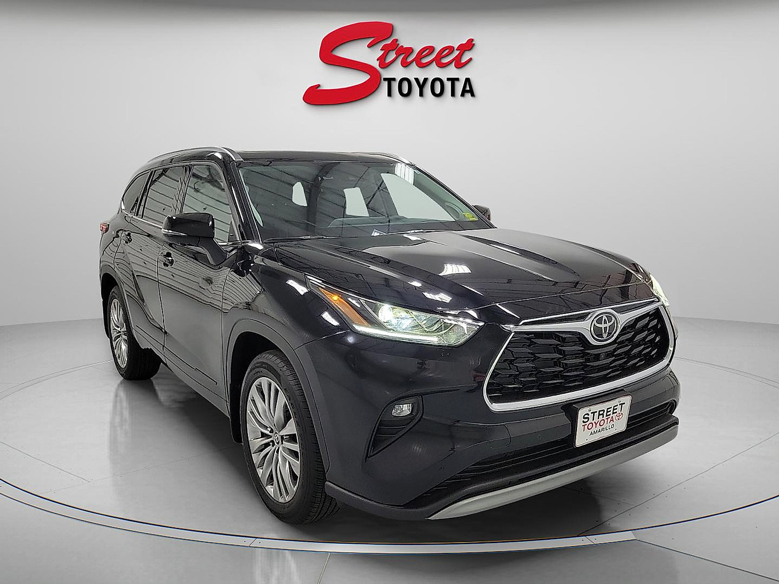 Certified 2026 Toyota Highlander Platinum AWD/4WD image 5