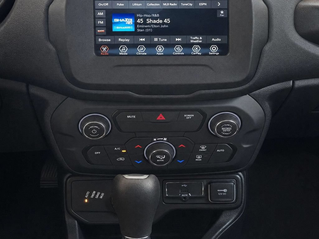 Used 2019 Jeep Renegade Latitude AWD/4WD image 17
