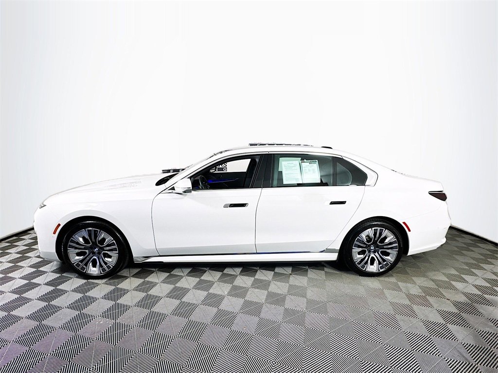Used 2024 BMW i7 xDrive60 image 4