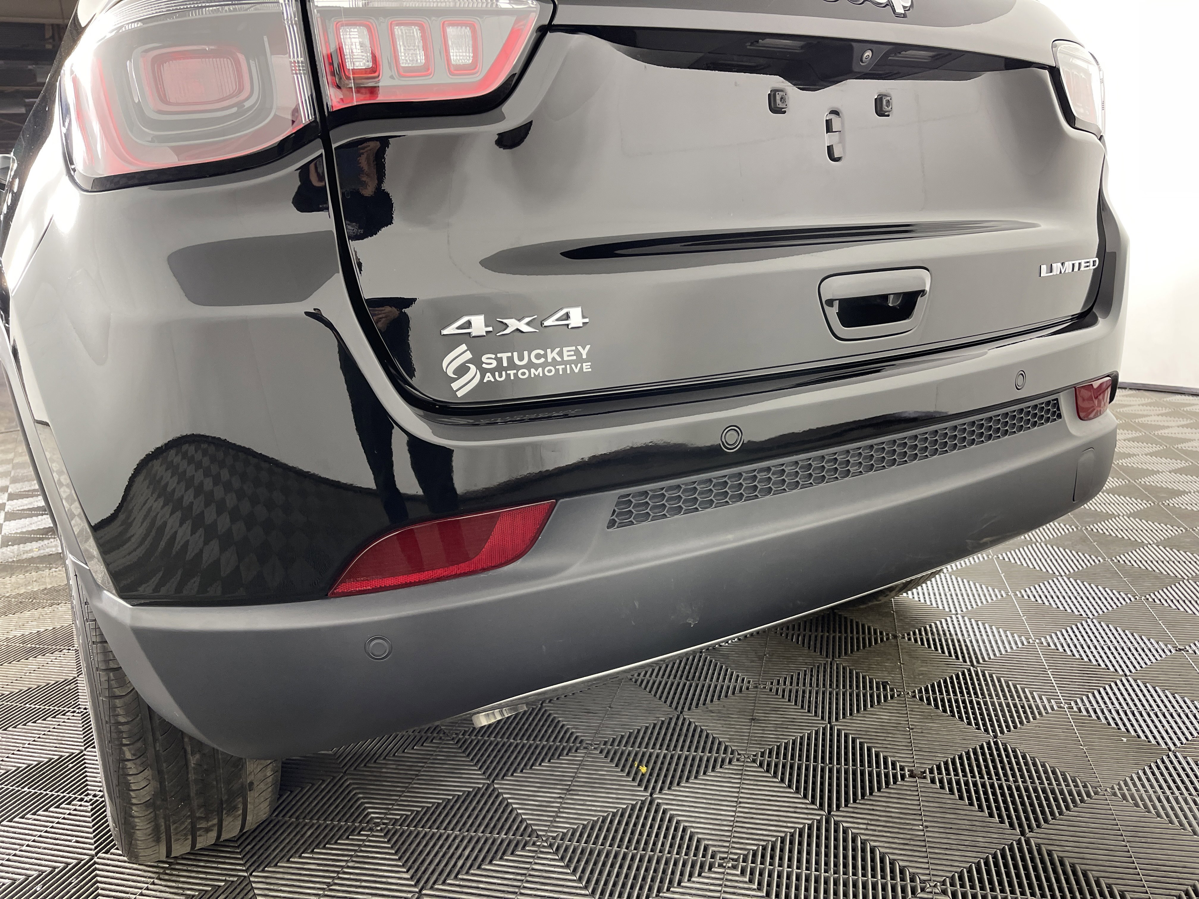 Used 2024 Jeep Compass Limited image 6